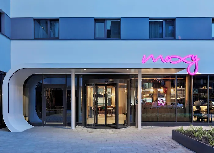 Moxy Hamburg Altona Hotel